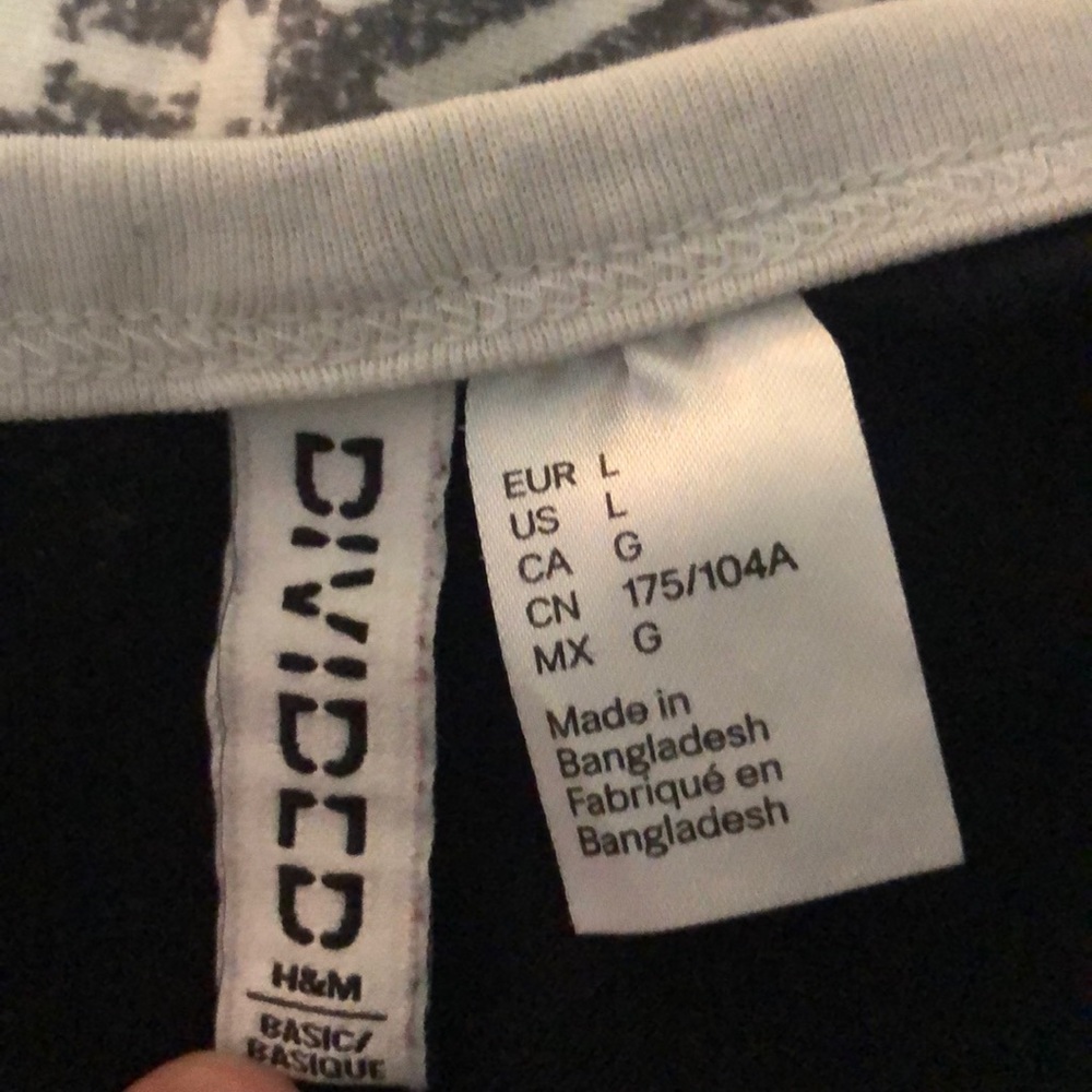 basic black tee - Picture 3 of 3
